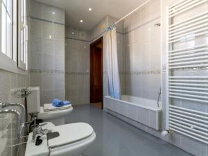 Koupelna v ubytování Holiday Home Romulia by Interhome