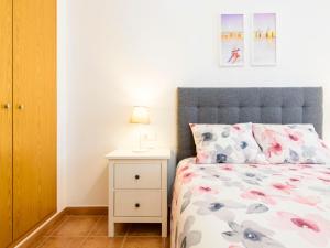 Postel nebo postele na pokoji v ubytování Apartment Entreplayas - Morro de Gos by Interhome