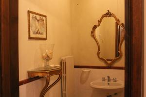 A bathroom at Room and Breakfast Torre Még 28 kép