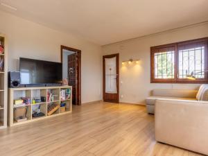 TV a/nebo společenská místnost v ubytování Holiday Home Rossi by Interhome