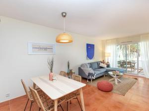 A seating area at Apartment Green Mar H by Interhome Még 18 kép