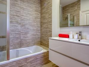 Ein Badezimmer in der Unterkunft Villa Villa Bonheur by Interhome
