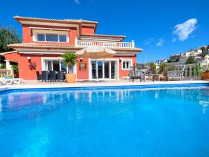 Bazén v ubytovaní Holiday Home Fleur by Interhome alebo v jeho blízkosti