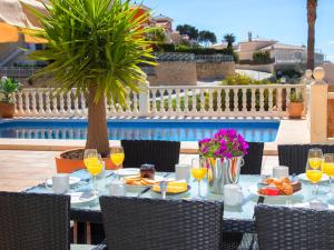 Bazén v ubytovaní Holiday Home Fleur by Interhome alebo v jeho blízkosti