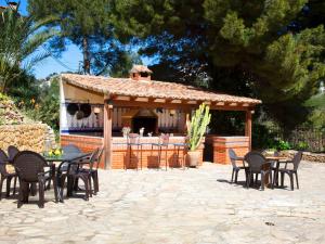 Reštaurácia alebo iné gastronomické zariadenie v ubytovaní Holiday Home Fleur by Interhome