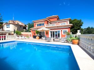Bazén v ubytovaní Holiday Home Fleur by Interhome alebo v jeho blízkosti