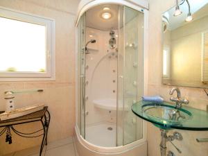 Kúpeľňa v ubytovaní Holiday Home Fleur by Interhome