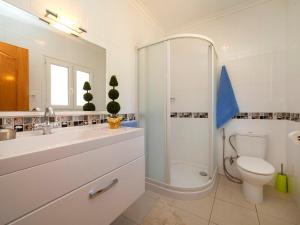 Kúpeľňa v ubytovaní Holiday Home Fleur by Interhome