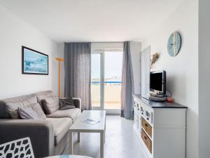 Et tv og/eller underholdning på Apartment Bleu Marine-8 by Interhome