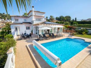 Bazén v ubytování Villa Septimo Cielo by Interhome nebo v jeho okolí