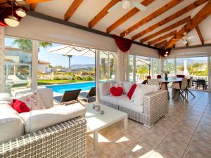 Bazén v ubytování Villa Septimo Cielo by Interhome nebo v jeho okolí