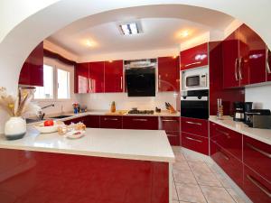 Kuchyň nebo kuchyňský kout v ubytování Villa Septimo Cielo by Interhome