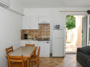 Η κουζίνα ή μικρή κουζίνα στο Holiday Home Studio cabine Type B by Interhome +9 φωτογραφίες