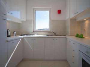 Kuchyň nebo kuchyňský kout v ubytování Apartment Martina by Interhome