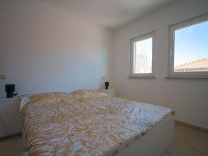 Postel nebo postele na pokoji v ubytování Apartment Martina by Interhome