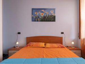 Łóżko lub łóżka w pokoju w obiekcie Apartment Rocce di Capo Mimosa by Interhome