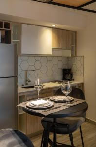 A kitchen or kitchenette at Skyline 4