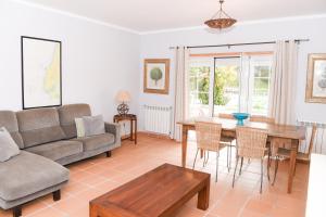 a living room with a couch and a table at Casa Louisa in Casal da Lagoa Seca