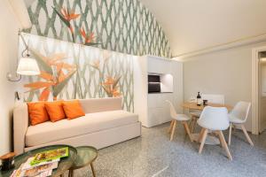 A seating area at Apartments Florence - Dragomanni Loft with patio