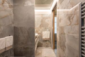 A bathroom at Apartments Florence - Dragomanni Loft with patio
