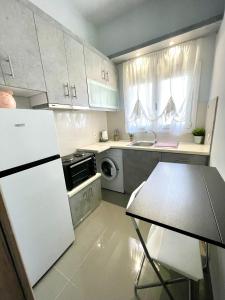 Kuchyň nebo kuchyňský kout v ubytování Luxury Flat in Hilton, 3' from metro, VFM!
