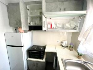 Kuchyň nebo kuchyňský kout v ubytování Luxury Flat in Hilton, 3' from metro, VFM! + 2 fotografie
