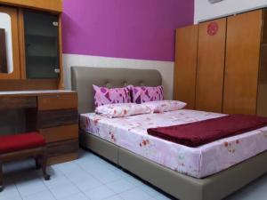 Säng eller sängar i ett rum på Simple Home Taiping 简居 Lakeview