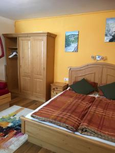a bedroom with a bed with a wooden head board at Haus Greet in Muhr