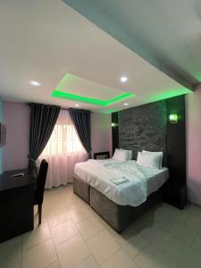 Alluring View Hotel - Allen Avenueにあるベッド