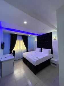 Alluring View Hotel - Allen Avenueにあるベッド