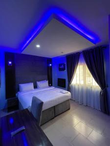 Alluring View Hotel - Allen Avenueにあるベッド