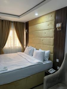 Alluring View Hotel - Allen Avenueにあるベッド