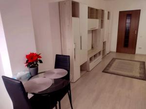 a dining room with a table and chairs in a room at Delightful Studio Brâncuși in Bucharest +12 photos