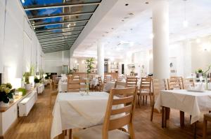 מסעדה או מקום אחר לאכול בו ב-Hotel Cieplice MEDI & SPA