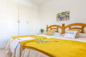 A bed or beds in a room at Apartamentos Riviera Arysal