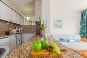 A kitchen or kitchenette at Apartamentos Riviera Arysal