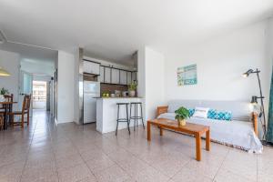 A kitchen or kitchenette at Apartamentos Riviera Arysal