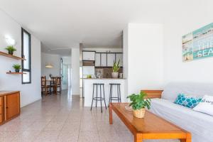 A kitchen or kitchenette at Apartamentos Riviera Arysal