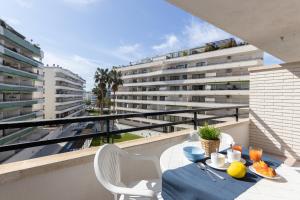 A balcony or terrace at Apartamentos Riviera Arysal