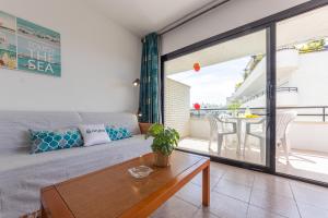 a living room with a couch and a table at Apartamentos Riviera Arysal in Salou