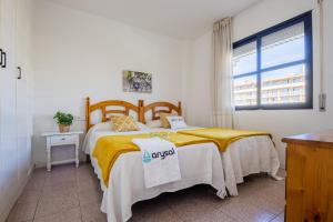 A bed or beds in a room at Apartamentos Riviera Arysal
