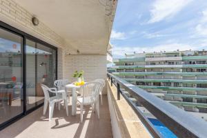 A balcony or terrace at Apartamentos Riviera Arysal