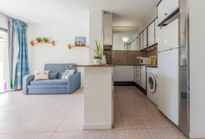 A kitchen or kitchenette at Apartamentos Riviera Arysal