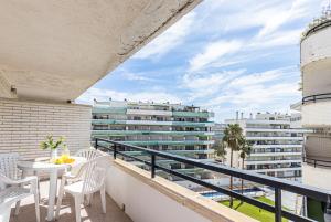 A balcony or terrace at Apartamentos Riviera Arysal