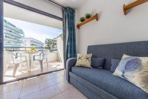 A seating area at Apartamentos Riviera Arysal