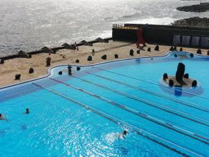 The swimming pool at or close to Cozy House in Candelaria, Sea View