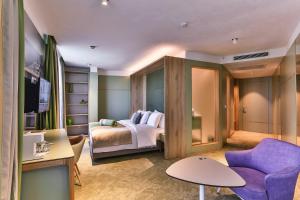 TV a/nebo společenská místnost v ubytování Carine Hotel Centar