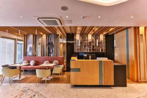 Posezení v ubytování Carine Hotel Centar