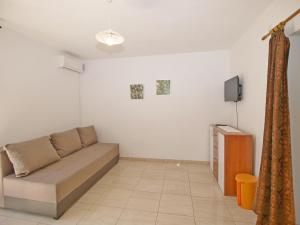 TV a/nebo společenská místnost v ubytování Apartmani Korljan