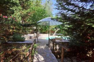 Vonkajšia záhrada v ubytovaní Prasini Luxury Cottage
